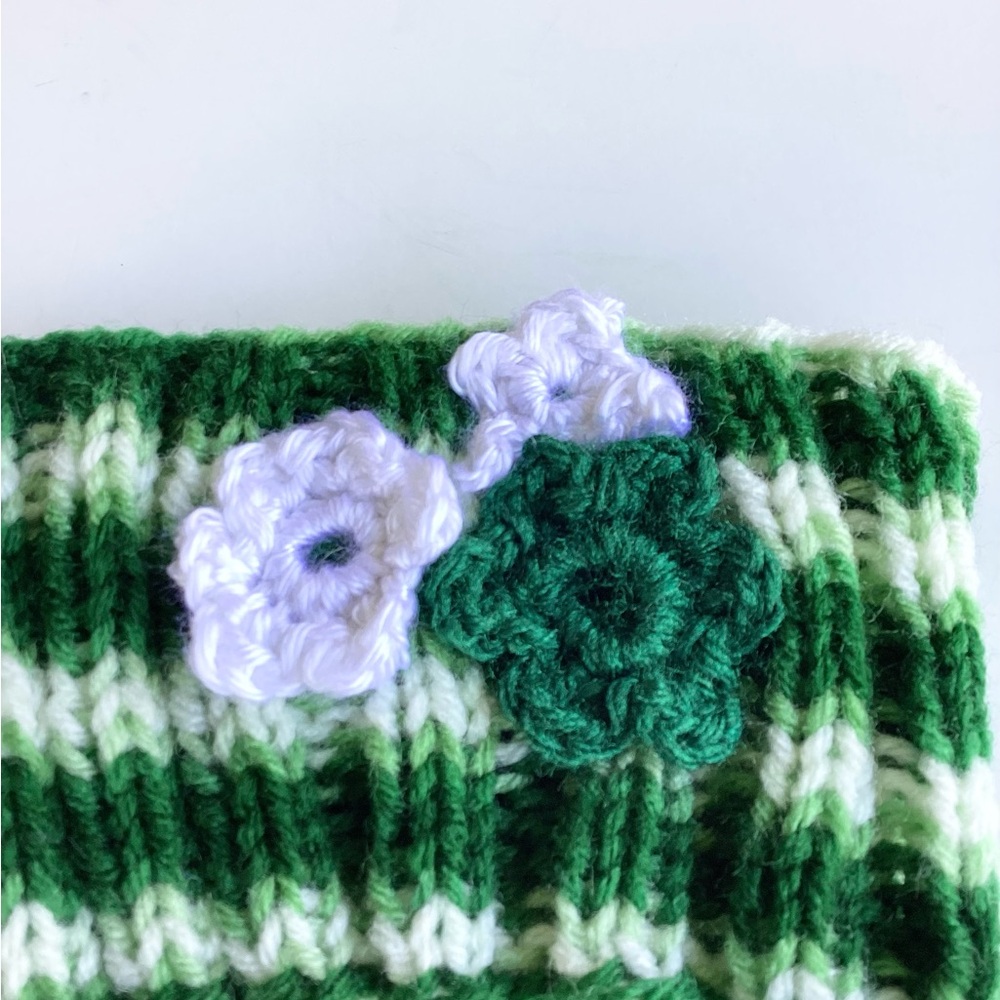 Dog Collar Cover Hand Crafted Green White Holiday Knit - Picture 6 of 10